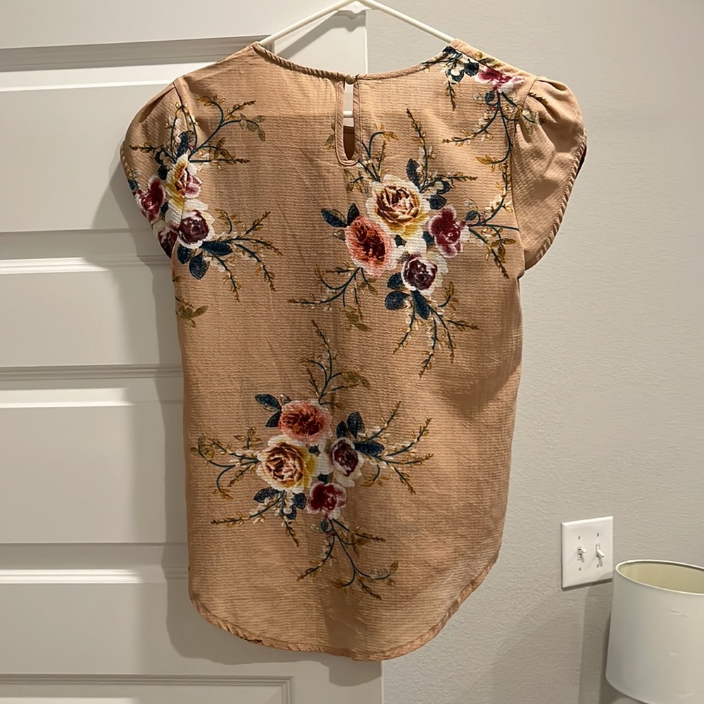 Floral top - Picture 2 of 2